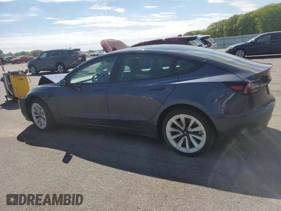 2022 Tesla Model 3 z VIN 5YJ3E1EA9NF371236, wystawiony jako Copart lot #56583855 z przebiegiem 58 162 mil mil oraz Szkoda całkowita • Salvage title. Historia ofert i sprzedaży dostępna na DreamBid. Obrazek 2.