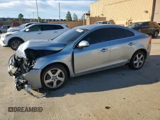 2013 Volvo S60 T5 with VIN YV1612FH8D2185774, listed as a Copart auction lot 46322195 with 60,560 mi miles and Salvage Title. Bid and sale history available at carsss.com. Image 1.