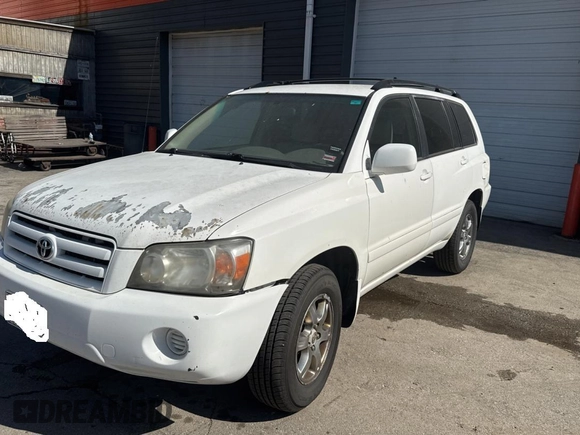 2004 Toyota Highlander z VIN JTEEP21A540013137, wystawiony jako Copart lot #57712075 z przebiegiem 332 592 mil mil oraz Czysty tytuł • Clean title. Historia ofert i sprzedaży dostępna na DreamBid. Obrazek 2.