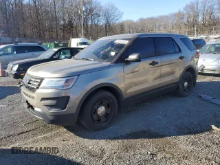 2016 Ford Utility Police Interceptor with VIN 1FM5K8AR8GGC61823, listed as a Copart auction lot 84832484 with 0 mi miles and Salvage Title. Bid and sale history available at carsss.com. Image 1.
