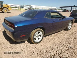 2013 Dodge Challenger SXT z VIN 2C3CDYAG5DH695223, wystawiony jako Copart lot #57690455 z przebiegiem 76 831 mil mil oraz Szkoda całkowita • Salvage title. Historia ofert i sprzedaży dostępna na DreamBid. Obrazek 3.