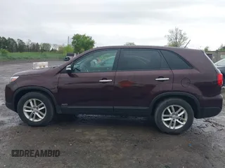 2015 Kia Sorento LX with VIN 5XYKTCA61FG643402, listed as a IAAI auction lot 42178930 with 108,818 mi miles. Bid and sale history available at carsss.com. Image 14.