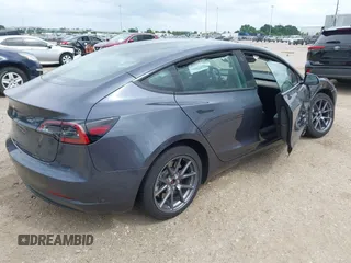 2023 Tesla Model 3 z VIN 5YJ3E1EA1PF642955, wystawiony jako IAAI lot #42121508 z przebiegiem 22 831 mil mil oraz . Historia ofert i sprzedaży dostępna na DreamBid. Obrazek 4.