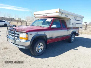 1994 Dodge Dakota z VIN 1B7GG23Y4RS589157, wystawiony jako IAAI lot #41869916 z przebiegiem 122 140 mil mil oraz . Historia ofert i sprzedaży dostępna na DreamBid. Obrazek 2.