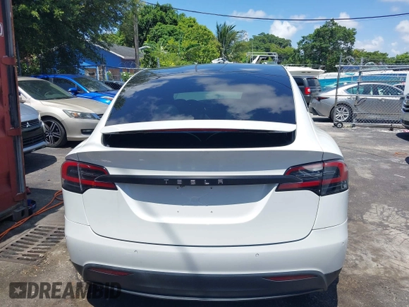 2017 Tesla Model X 90D z VIN 5YJXCBE25HF078198, wystawiony jako IAAI lot #42470050 z przebiegiem 66 850 mil mil oraz . Historia ofert i sprzedaży dostępna na DreamBid. Obrazek 16.