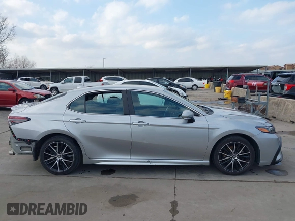 2022 Toyota Camry SE with VIN 4T1G11AK5NU625216, listed as a IAAI auction lot 41506214 with 65,097 mi miles. Bid and sale history available at carsss.com. Image 14.