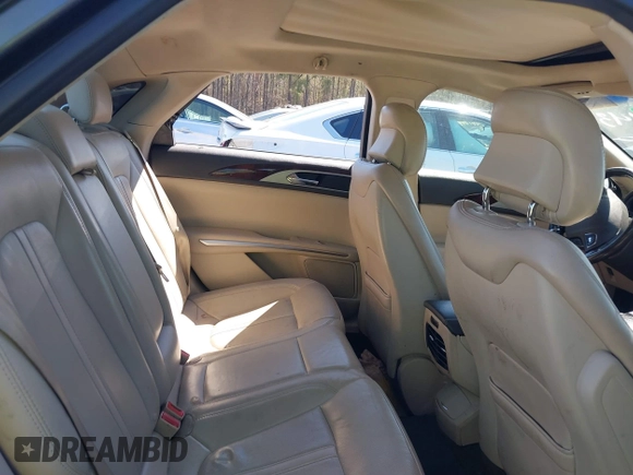 2016 Lincoln MKZ z VIN 3LN6L2G90GR632116, wystawiony jako IAAI lot #41836442 z przebiegiem 121 223 mil mil oraz . Historia ofert i sprzedaży dostępna na DreamBid. Obrazek 8.