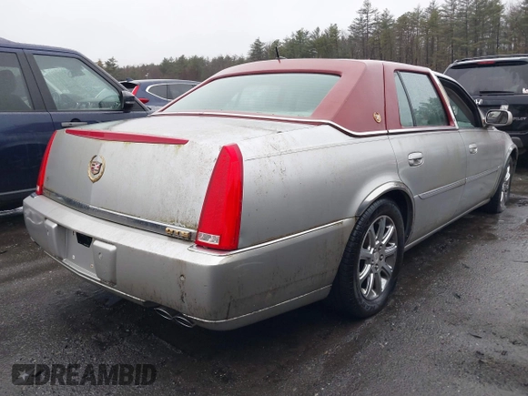 2008 Cadillac DTS 1SA z VIN 1G6KD57Y28U167084, wystawiony jako IAAI lot #41788614 z przebiegiem 86 436 mil mil oraz . Historia ofert i sprzedaży dostępna na DreamBid. Obrazek 4.