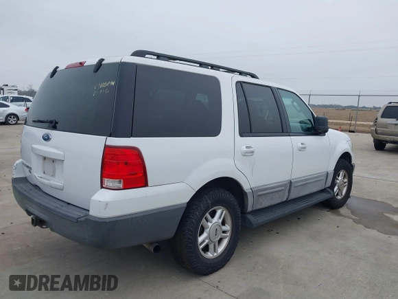 2005 Ford Expedition Special Service with VIN 1FMPU15545LA64623, listed as a IAAI auction lot 41430546 with 310,359 mi miles. Bid and sale history available at carsss.com. Image 4.