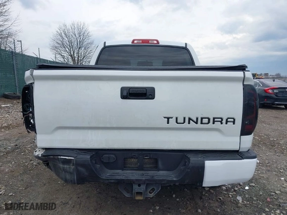 2014 Toyota Tundra 4WD Truck Platinum with VIN 5TFAY5F1XEX372177, listed as a IAAI auction lot 41687777 with NaN miles. Bid and sale history available at carsss.com. Image 15.