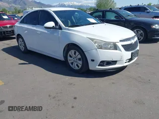 2014 Chevrolet Cruze LS z VIN 1G1PA5SH6E7422695, wystawiony jako IAAI lot #42227801 z przebiegiem 148 241 mil mil oraz . Historia ofert i sprzedaży dostępna na DreamBid. Obrazek 1.