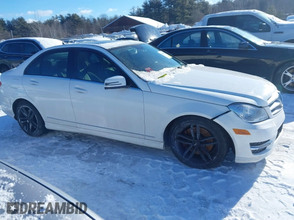 2013 Mercedes-Benz C 300 Sport z VIN WDDGF8AB8DR266708, wystawiony jako IAAI lot #41602920 z przebiegiem 131 068 mil mil oraz . Historia ofert i sprzedaży dostępna na DreamBid. Obrazek 13.