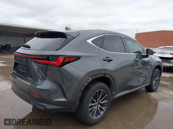 2024 Lexus NX 250 Premium z VIN 2T2GDCAZ7RC015465, wystawiony jako IAAI lot #42171196 z przebiegiem 14 322 mil mil oraz . Historia ofert i sprzedaży dostępna na DreamBid. Obrazek 4.