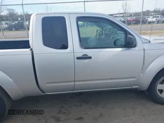 2006 Nissan Frontier SE z VIN 1N6AD06U26C413951, wystawiony jako IAAI lot #41461235 z przebiegiem 236 280 mil mil oraz . Historia ofert i sprzedaży dostępna na DreamBid. Obrazek 13.