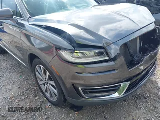 2019 Lincoln Nautilus Select z VIN 2LMPJ6K9XKBL41983, wystawiony jako IAAI lot #42076506 z przebiegiem 48 317 mil mil oraz . Historia ofert i sprzedaży dostępna na DreamBid. Obrazek 19.