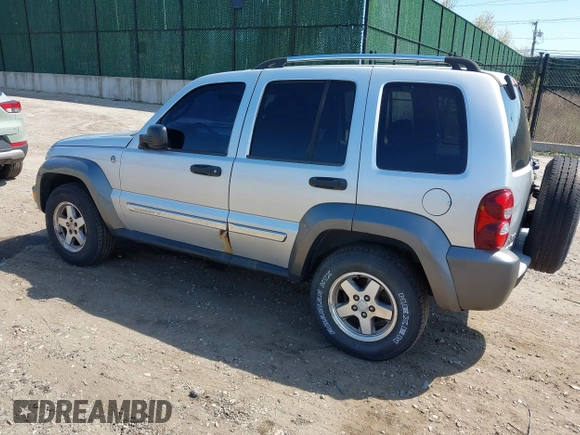 2006 Jeep Liberty Sport z VIN 1J4GL48K26W147004, wystawiony jako IAAI lot #42079926 z przebiegiem Nie podano mil oraz . Historia ofert i sprzedaży dostępna na DreamBid. Obrazek 3.