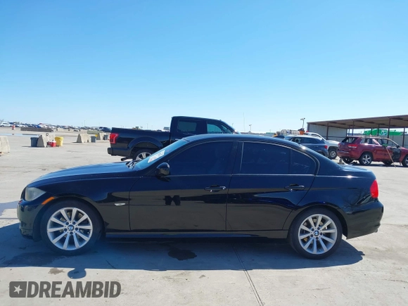 2011 BMW 3 Series 328i z VIN WBAPH5G52BNM80258, wystawiony jako IAAI lot #41763247 z przebiegiem 104 346 mil mil oraz . Historia ofert i sprzedaży dostępna na DreamBid. Obrazek 14.