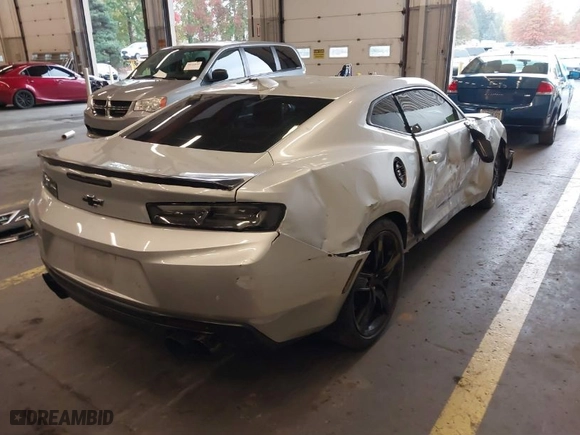 2018 Chevrolet Camaro 2SS with VIN 1G1FG1R71J0165268, listed as a IAAI auction lot 40739457 with 27,039 mi miles. Bid and sale history available at carsss.com. Image 4.
