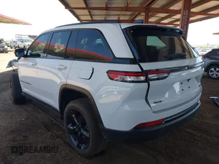 2024 Jeep Grand Cherokee Limited with VIN 1C4RJHBG0RC185384, listed as a IAAI auction lot 41985578 with 8,749 mi miles and . Bid and sale history available at DreamBid. Image 3.