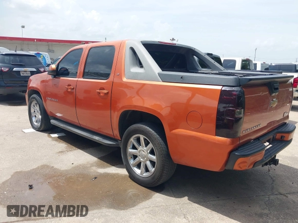 2007 Chevrolet Avalanche LTZ z VIN 3GNEC12037G156692, wystawiony jako IAAI lot #42654718 z przebiegiem 261 918 mil mil oraz . Historia ofert i sprzedaży dostępna na DreamBid. Obrazek 3.