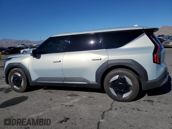 2024 Kia EV9 Light Long Range with VIN KNDAB5S10R6021619, listed as a Copart auction lot 41933575 with 6,622 mi miles and Salvage Title. Bid and sale history available at carsss.com. Image 2.