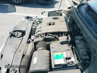 2017 Hyundai Elantra SE z VIN KMHD84LF2HU418111, wystawiony jako IAAI lot #42770042 z przebiegiem 79 908 mil mil oraz . Historia ofert i sprzedaży dostępna na DreamBid. Obrazek 20.