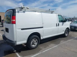 2005 Chevrolet Express Cargo z VIN 1GCGG25VX51236876, wystawiony jako IAAI lot #41691608 z przebiegiem 143 851 mil mil oraz . Historia ofert i sprzedaży dostępna na DreamBid. Obrazek 4.
