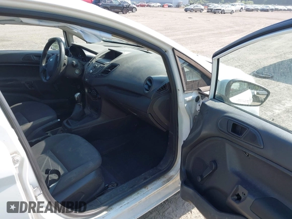 2014 Ford Fiesta S z VIN 3FADP4AJXEM211776, wystawiony jako IAAI lot #42574815 z przebiegiem 174 043 mil mil oraz . Historia ofert i sprzedaży dostępna na DreamBid. Obrazek 5.