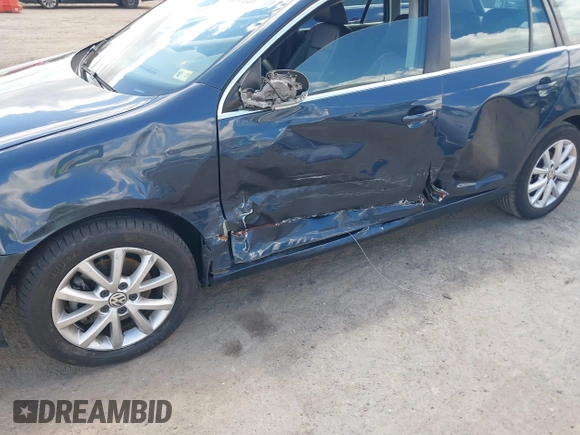 2010 Volkswagen Jetta SE with VIN 3VWTX7AJ2AM613550, listed as a IAAI auction lot 42281149 with 100,666 mi miles and . Bid and sale history available at DreamBid. Image 6.
