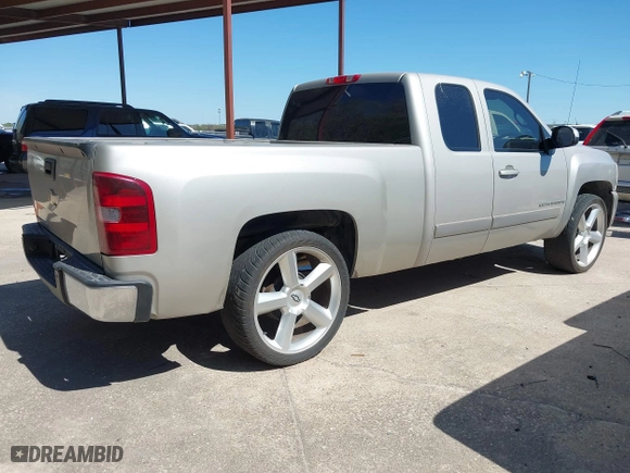 2008 Chevrolet Silverado 1500 LT w/1LT with VIN 1GCEC19J08Z275521, listed as a IAAI auction lot 41859064 with 171,186 mi miles. Bid and sale history available at carsss.com. Image 4.