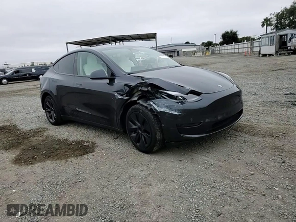 2024 Tesla Model Y z VIN 7SAYGDED4RF103411, wystawiony jako Copart lot #59982815 z przebiegiem 17 601 mil mil oraz Szkoda całkowita • Salvage title. Historia ofert i sprzedaży dostępna na DreamBid. Obrazek 13.
