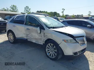 2011 Lincoln MKX z VIN 2LMDJ8JK6BBJ24627, wystawiony jako IAAI lot #42017535 z przebiegiem 98 338 mil mil oraz . Historia ofert i sprzedaży dostępna na DreamBid. Obrazek 1.