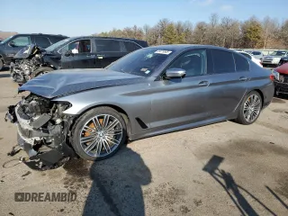 2019 BMW 5 Series 540i xDrive z VIN WBAJE7C52KWD53894, wystawiony jako Copart lot #89079505 z przebiegiem 104 754 mil mil oraz Szkoda całkowita • Salvage title. Historia ofert i sprzedaży dostępna na DreamBid. Obrazek 1.