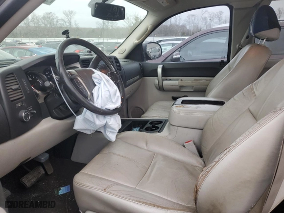 2008 Chevrolet Silverado 1500 LT w/2LT with VIN 2GCEC19J181266349, listed as a Copart auction lot 43230045 with 204,540 mi miles and Salvage Title. Bid and sale history available at carsss.com. Image 7.