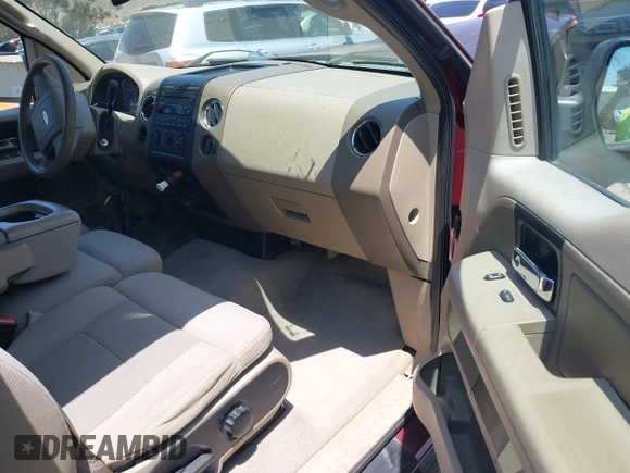 2004 Ford F-150 XL z VIN 1FTPX12514NA00560, wystawiony jako IAAI lot #42261569 z przebiegiem 189 438 mil mil oraz . Historia ofert i sprzedaży dostępna na DreamBid. Obrazek 5.