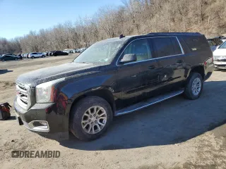 2017 GMC Yukon XL SLT z VIN 1GKS2GKC1HR184105, wystawiony jako Copart lot #47465595 z przebiegiem 276 863 mil mil oraz Czysty tytuł • Clean title. Historia ofert i sprzedaży dostępna na DreamBid. Obrazek 1.