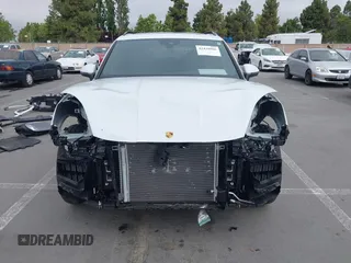 2024 Porsche Cayenne z VIN WP1AA2AY6RDA14314, wystawiony jako IAAI lot #42439986 z przebiegiem 3 212 mil mil oraz . Historia ofert i sprzedaży dostępna na DreamBid. Obrazek 6.