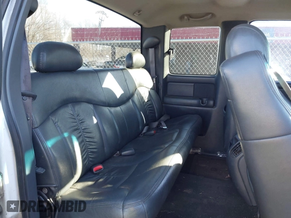 2000 Chevrolet Silverado 1500 LS with VIN 1GCEK19T8YE138791, listed as a IAAI auction lot 41448352 with 226,269 mi miles. Bid and sale history available at carsss.com. Image 8.