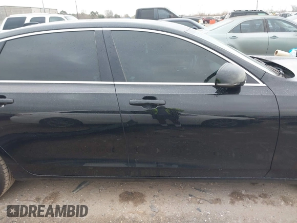 2018 Volvo S90 Momentum with VIN LVY982AK7JP025569, listed as a IAAI auction lot 41684964 with 102,815 mi miles. Bid and sale history available at carsss.com. Image 12.