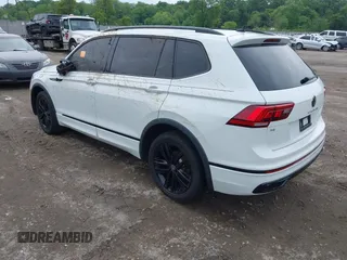 2022 Volkswagen Tiguan SE R-Line Black с VIN 3VV8B7AX8NM006023, выставлен на аукционе IAAI как лот 42258466 с пробегом Не указан миль и . История ставок и продаж доступна на DreamBid. Изображение 3.