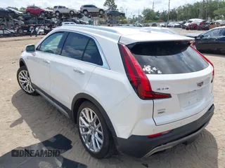 2019 Cadillac XT4 AWD Premium Luxury z VIN 1GYFZDR48KF131619, wystawiony jako IAAI lot #42202281 z przebiegiem 67 048 mil mil oraz . Historia ofert i sprzedaży dostępna na DreamBid. Obrazek 3.