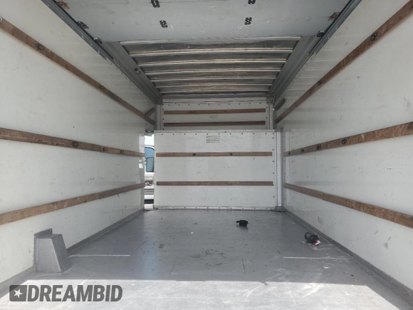 2009 Ford Econoline Cargo z VIN 1FDXE45S89DA10861, wystawiony jako Copart lot #50713435 z przebiegiem 209 070 mil mil oraz Szkoda całkowita • Salvage title. Historia ofert i sprzedaży dostępna na DreamBid. Obrazek 10.