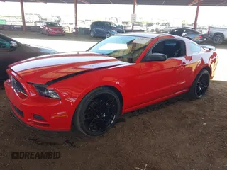 2013 Ford Mustang V6 с VIN 1ZVBP8AM4D5276112, выставлен на аукционе IAAI как лот 42543725 с пробегом Не указан миль и . История ставок и продаж доступна на DreamBid. Изображение 18.