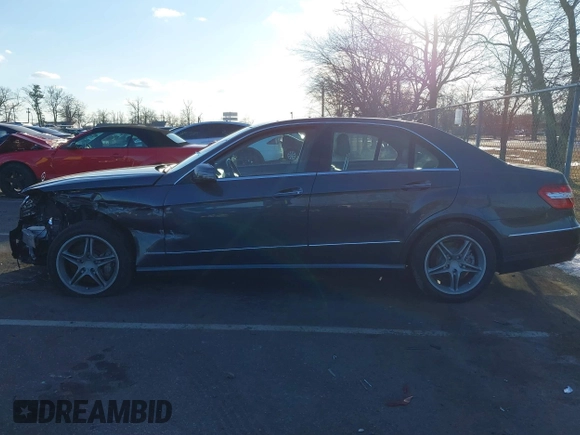 2010 Mercedes-Benz E-Class E 550 Luxury with VIN WDDHF9AB4AA207739, listed as a IAAI auction lot 41343070 with 71,390 mi miles. Bid and sale history available at carsss.com. Image 14.