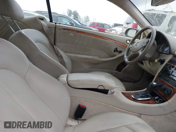 2005 Mercedes-Benz CLK 320 z VIN WDBTJ65J15F153987, wystawiony jako IAAI lot #41771112 z przebiegiem 208 754 mil mil oraz . Historia ofert i sprzedaży dostępna na DreamBid. Obrazek 5.