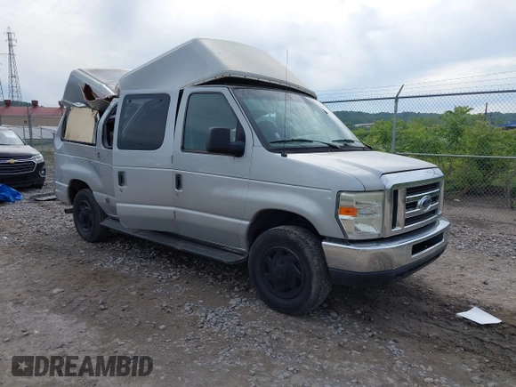 2008 Ford Econoline Passenger XL z VIN 1FBNE31LX8DA94009, wystawiony jako IAAI lot #42360766 z przebiegiem 154 504 mil mil oraz . Historia ofert i sprzedaży dostępna na DreamBid. Obrazek 1.
