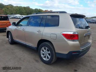 2011 Toyota Highlander with VIN 5TDBK3EH0BS057639, listed as a IAAI auction lot 40617496 with 94,093 mi miles. Bid and sale history available at carsss.com. Image 3.