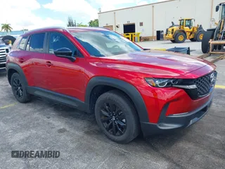 2025 Mazda CX-50 S Preferred z VIN 7MMVABBM9SN332278, wystawiony jako IAAI lot #42203025 z przebiegiem 3673 mil mil oraz . Historia ofert i sprzedaży dostępna na DreamBid. Obrazek 1.