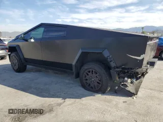 2024 Tesla Cybertruck z VIN 7G2CEHED1RA050360, wystawiony jako Copart lot #50245885 z przebiegiem Nie podano mil oraz Szkoda całkowita • Salvage title. Historia ofert i sprzedaży dostępna na DreamBid. Obrazek 2.