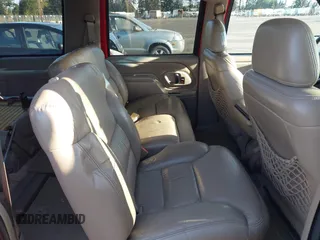 1996 GMC Suburban with VIN 1GKFK16R4TJ742646, listed as a IAAI auction lot 42004439 with 196,923 mi miles. Bid and sale history available at carsss.com. Image 8.